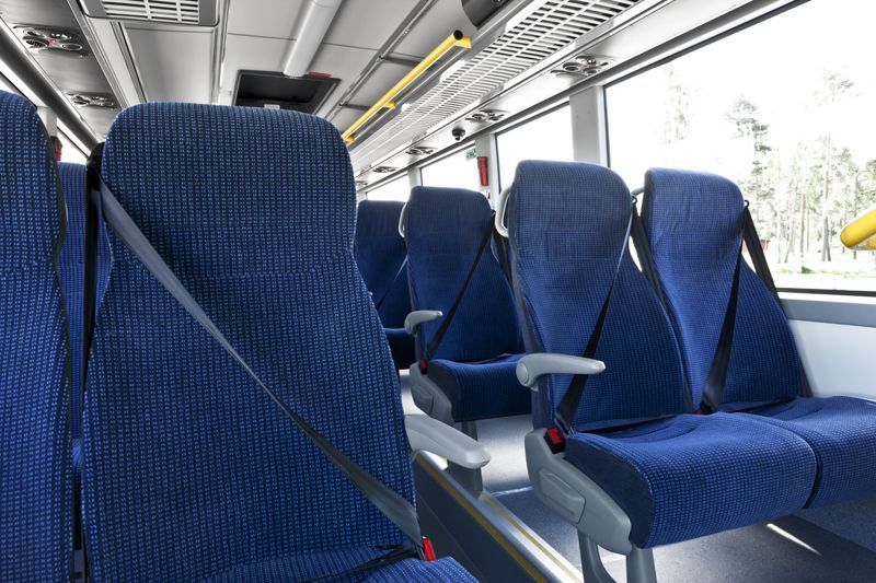 Cinturones de seguridad en un autobús