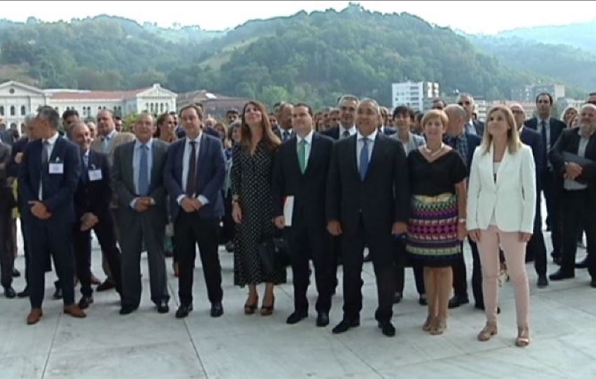 Representantes de las asociaciones de transporte y losgística