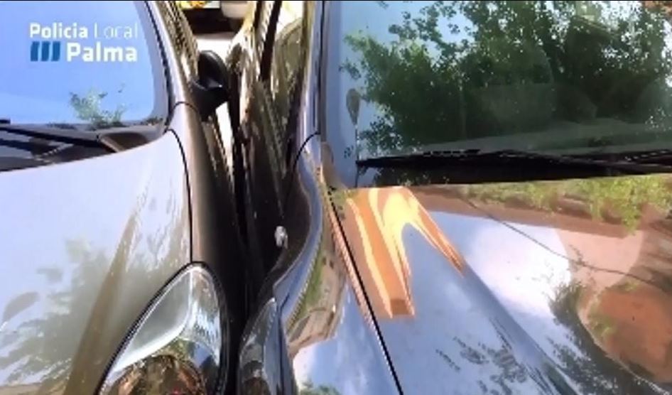 Imagen de dos coches pegados en Palma de Mallorca