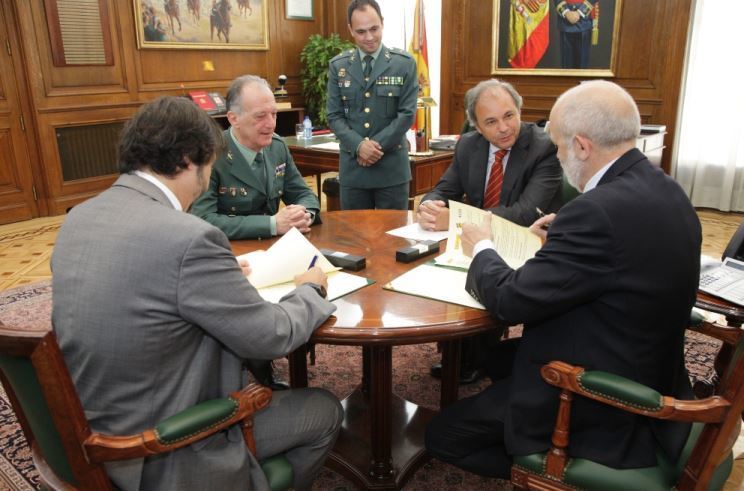 Imagen del momento de la firma del protocolo de colaboración