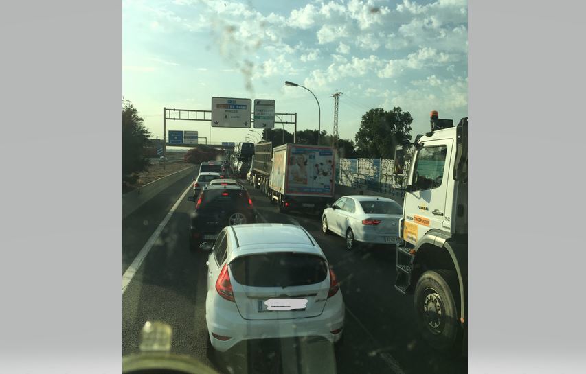 Imagen del colapso en los accesos al puerto de Valencia