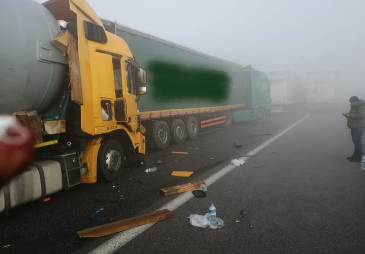 Imagen de varios de los 22 camiones implicados en la colisión