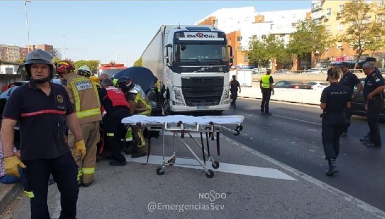 Imagen de los servicios de emergencia en el lugar del accidente