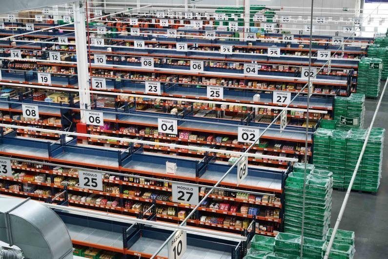 Imagen de un almacén de venta online de Mercadona