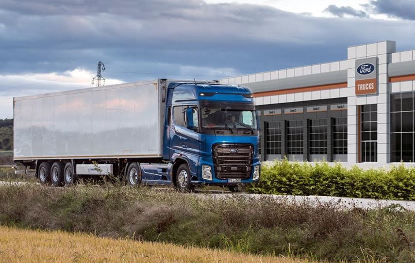 Imagen de un camión y un concesionario de Ford Trucks