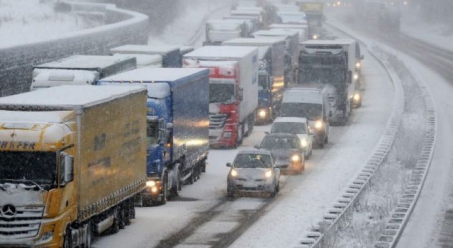 Imagen de una carretera en invierno