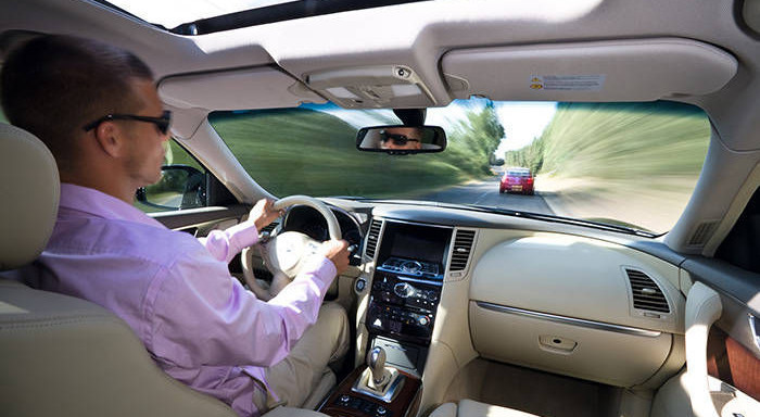 Conductor titular al volante