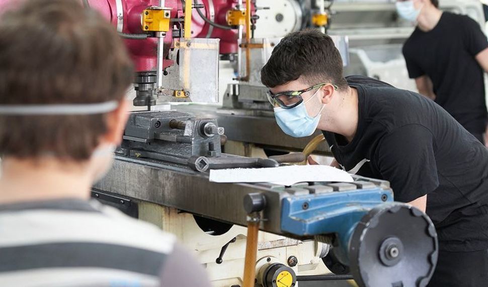 Imagen de jóvenes en la Formación Profesional