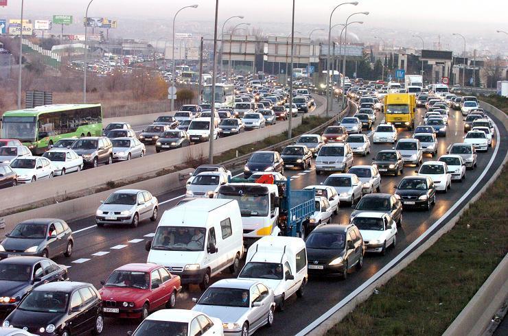 Imagen de tráfico denso en una ciudad