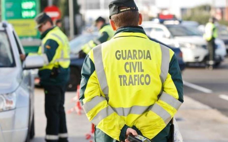 Imagen de un control de alcoholemia de la Guardia Civil.