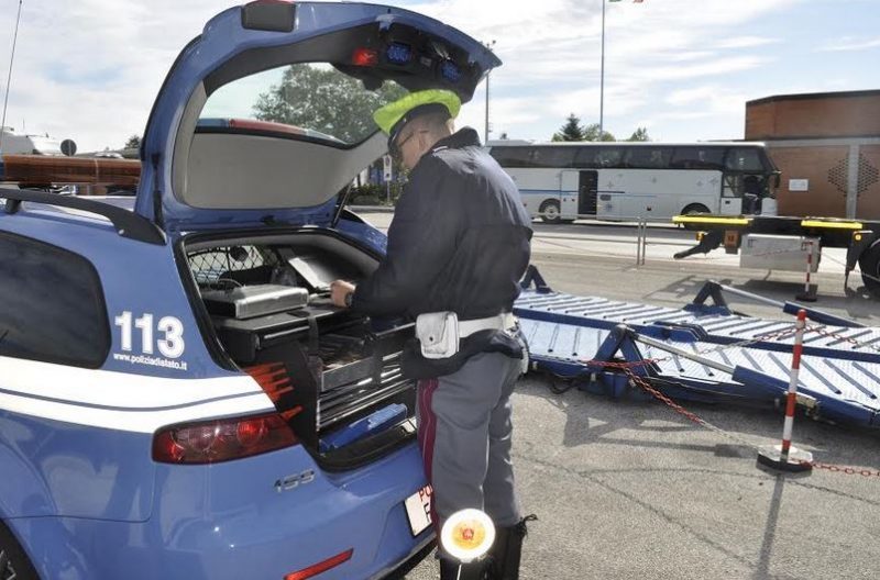 Imagen de un control al transporte de la policía italiana