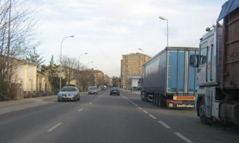 Camiones estacionados en Huesca