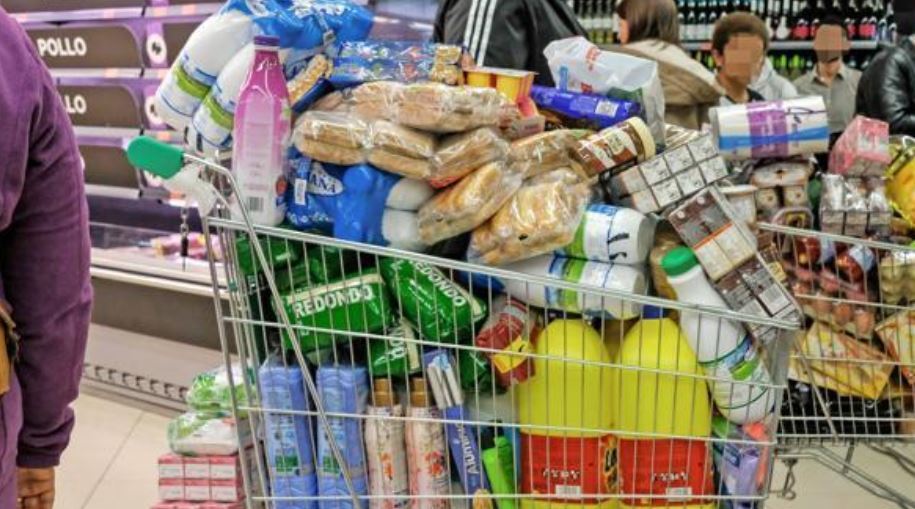 Imagen de un supermercado y la alarma social