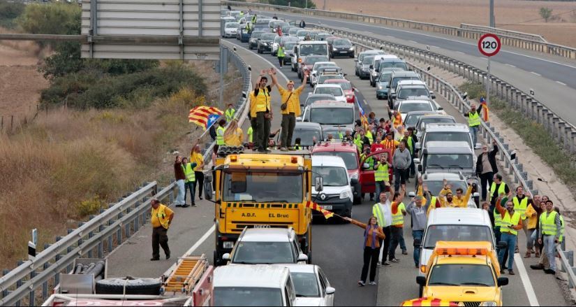 Corte de una carretera en Cataluña,
