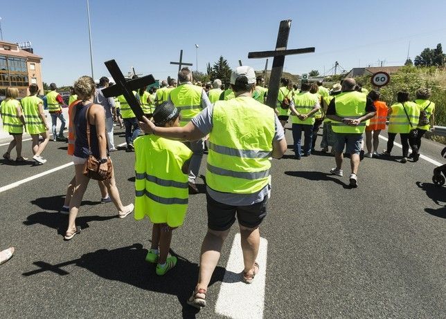La plataforma corta la N-1 en Burgos
