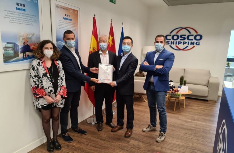 Imagen de la entrega de la certificación