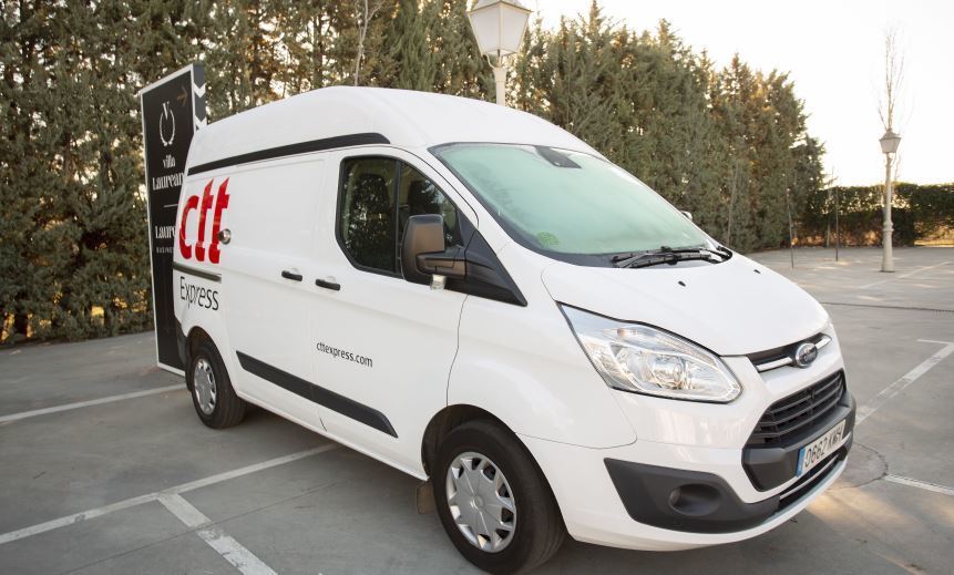 Imagen de una furgoneta de CTT Express