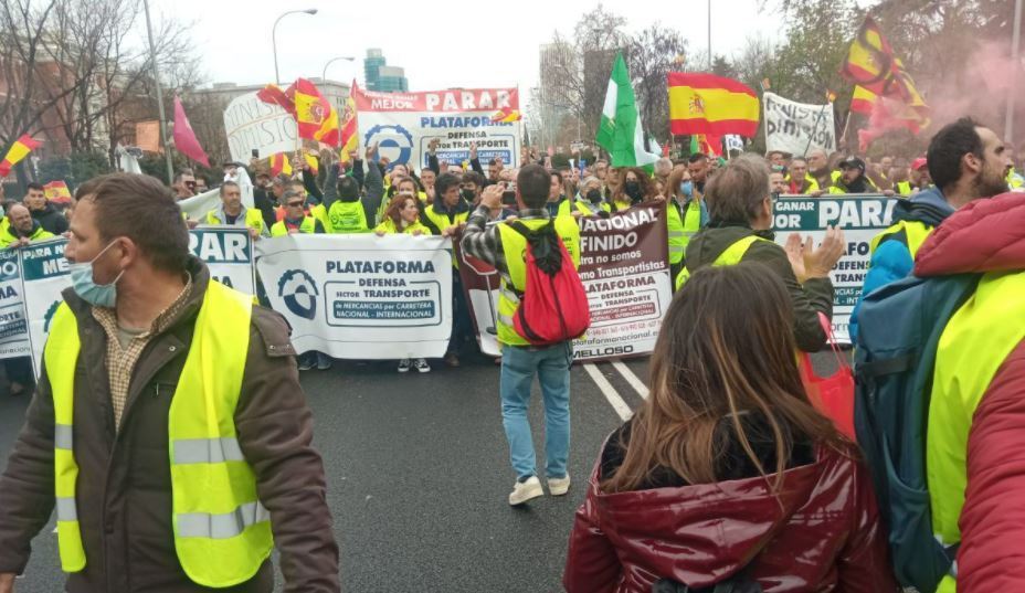 Calviño no ve razones para que siga el paro en el transporte y confía en la desconvocatoria