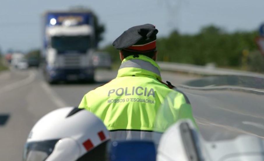 Imagen de un agente de tráfico de la policía catalana