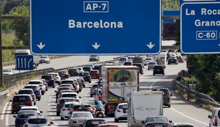 Imagen de Cataluña y los camiones en la AP-7