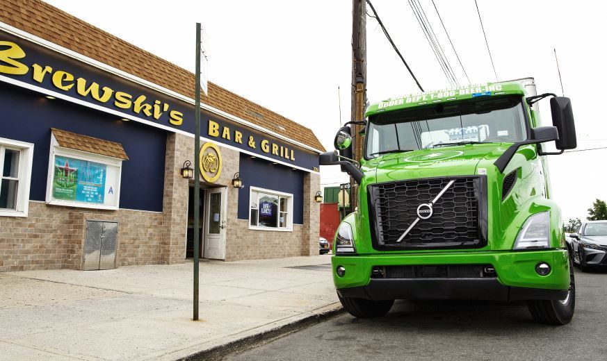 Cinco Volvo VNR Electric para distribuir cerveza de Manhattan a Nueva York