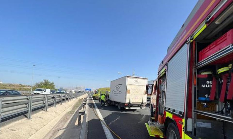 Imagen de Cinco heridos en una colisión entre un camión y un autobús en la A-30 a su paso por Murcia