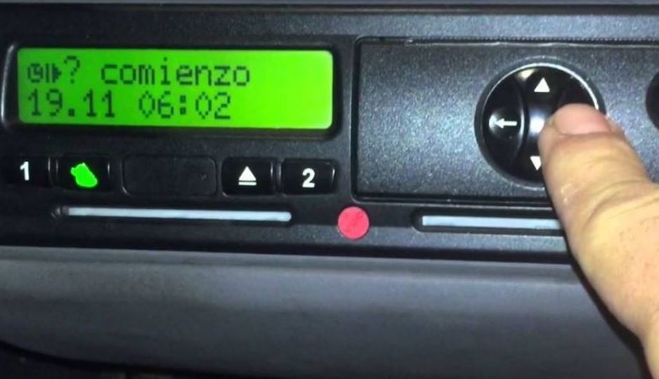Imagen de conducir sin la tarjeta en el tacógrafo