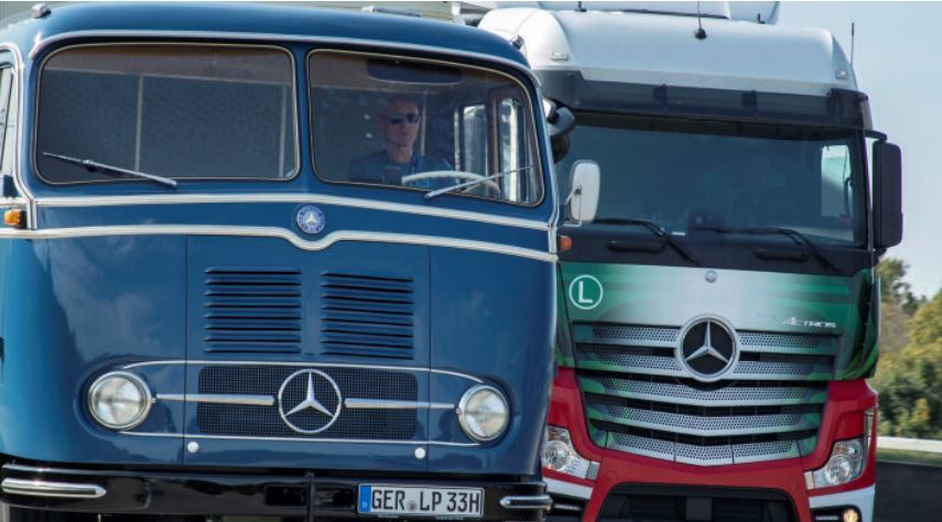 Imagen de los dos camiones de Mercedes-Benz