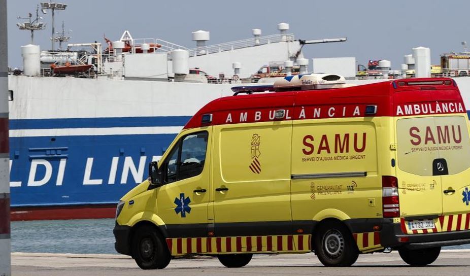Imagen del incendio en un barco sin pasaje en el Puerto de Valencia