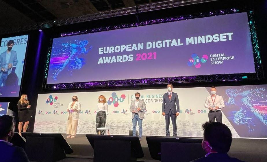 Imagen de la entrega del premio Best Digital Transformation Enterprise a Correos