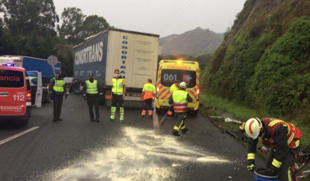 Imagen del accidente en la A-8 en Castro Urdiales