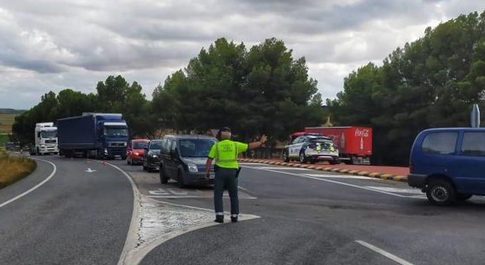 Cortada la circulación en la N-121 entre Caparroso y los Abetos por inundación