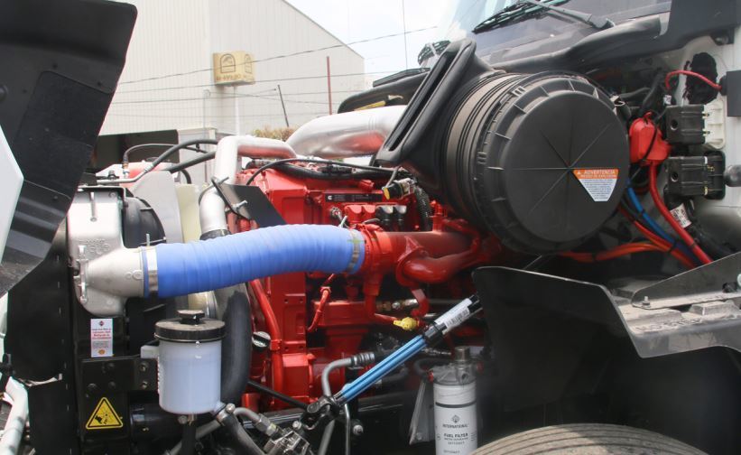 Un motor de Cummins en un camion International