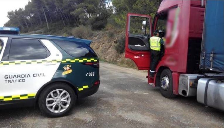 Imagen del vehículo interceptado por la Guardia Civil