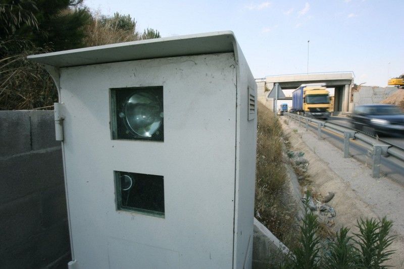 Un radar en una carretera