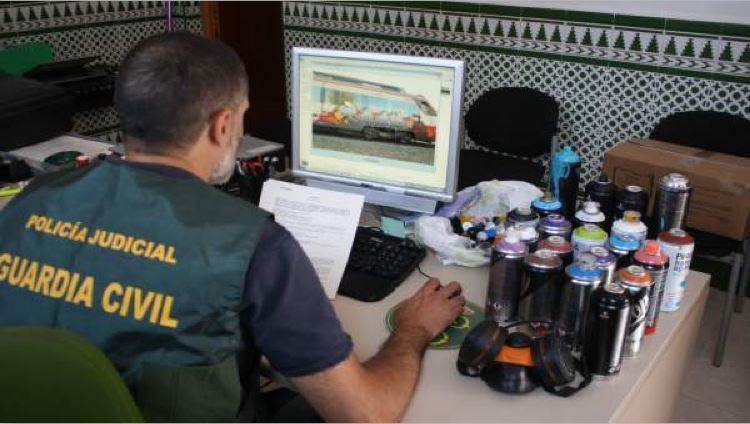 Imagen de un agente de la Guardia Civil de Sevilla