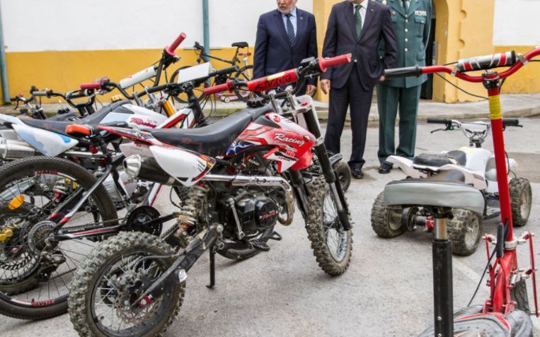 Parte de la mercancía incautada,