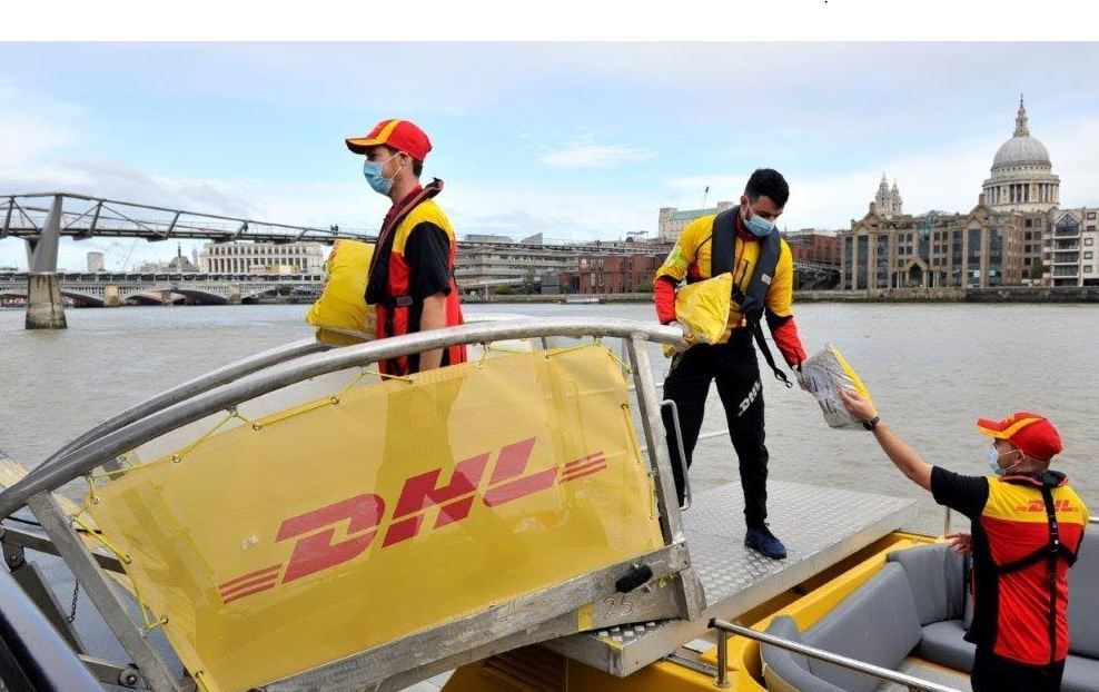 Imagen de la entrega de mercancía en Londres por DHL Express