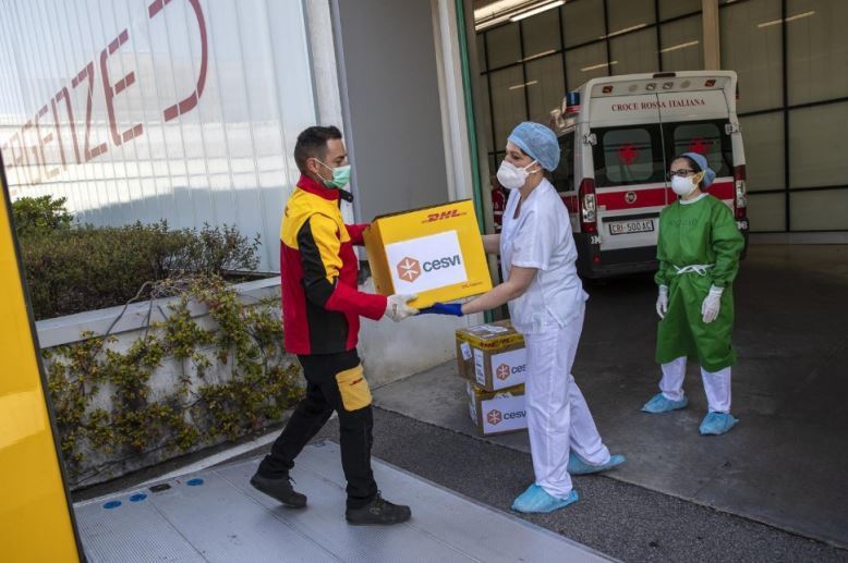 Imagen de un repartidor de DHL Express