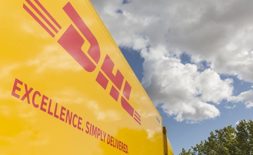 Camión de reparto de última milla de DHL Parcel Iberia