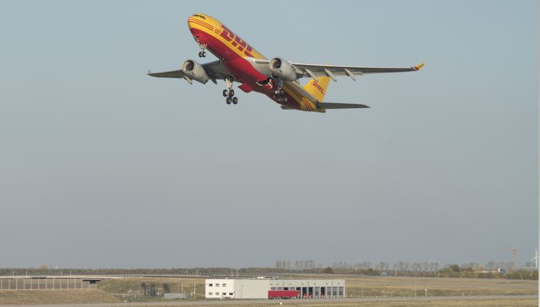 Imagen de un avión de DHL
