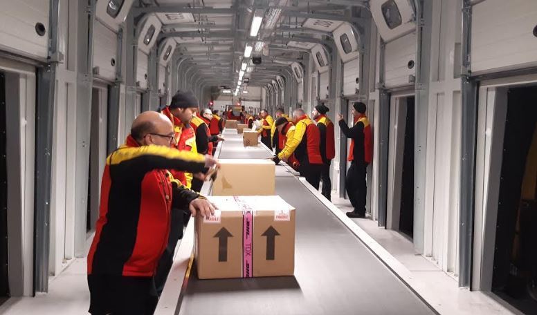Trabajadores de DHL en Castellbisbal