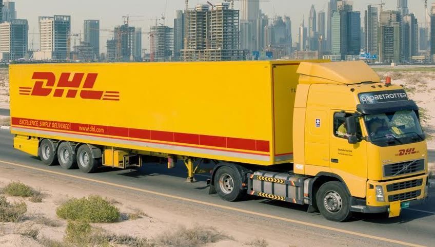 Imagen de un camión de DHL