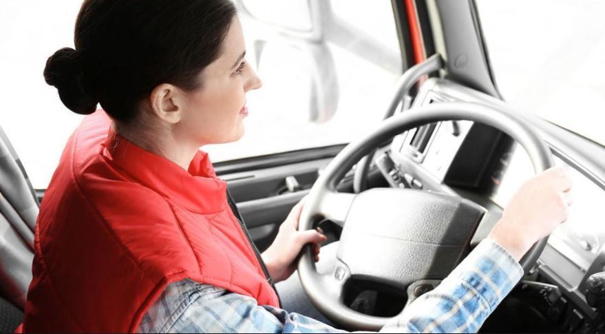 Una conductora de camión