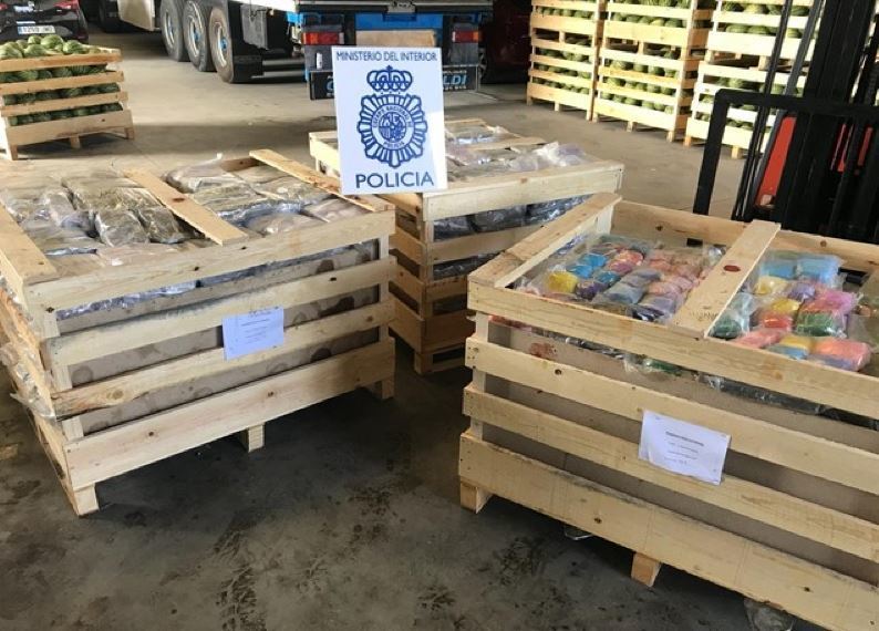 Imagen de la droga localizada en un camión