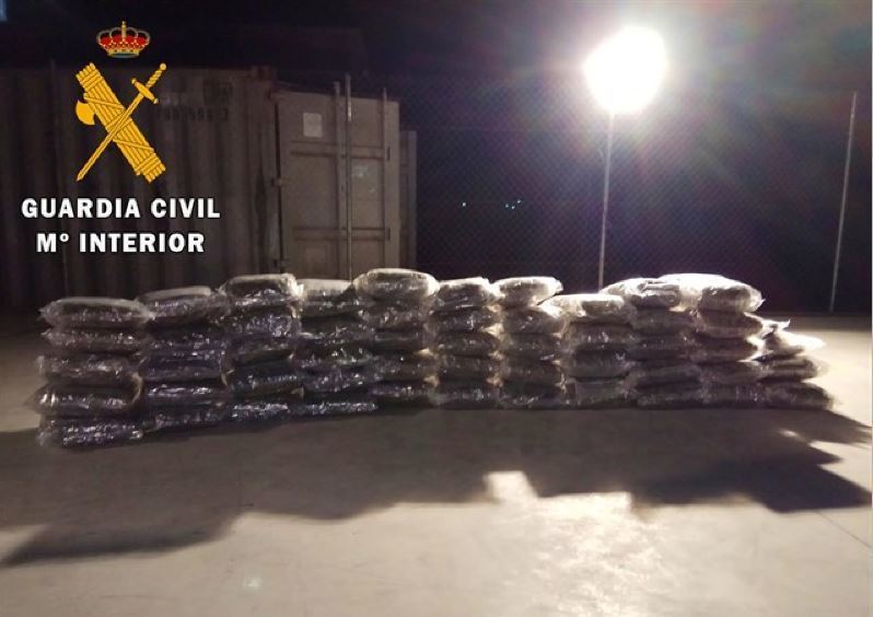 Imagen de la droga incautada por la Guardia Civil,