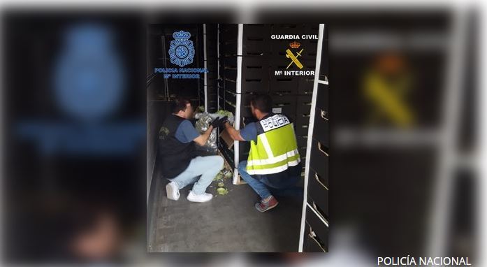 Incautación de la droga por agentes de la policía nacional y guardia civil