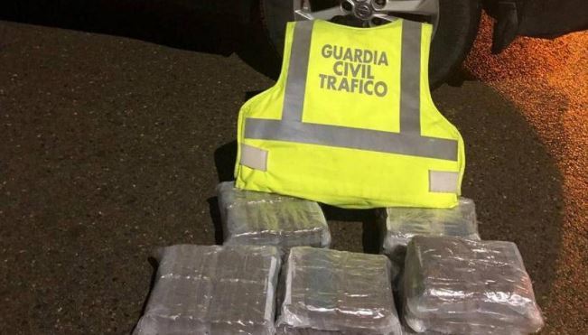 Imagen de la droga incautada por la Guardia Civil
