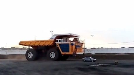 DUMPERENCIMADE-COCHE