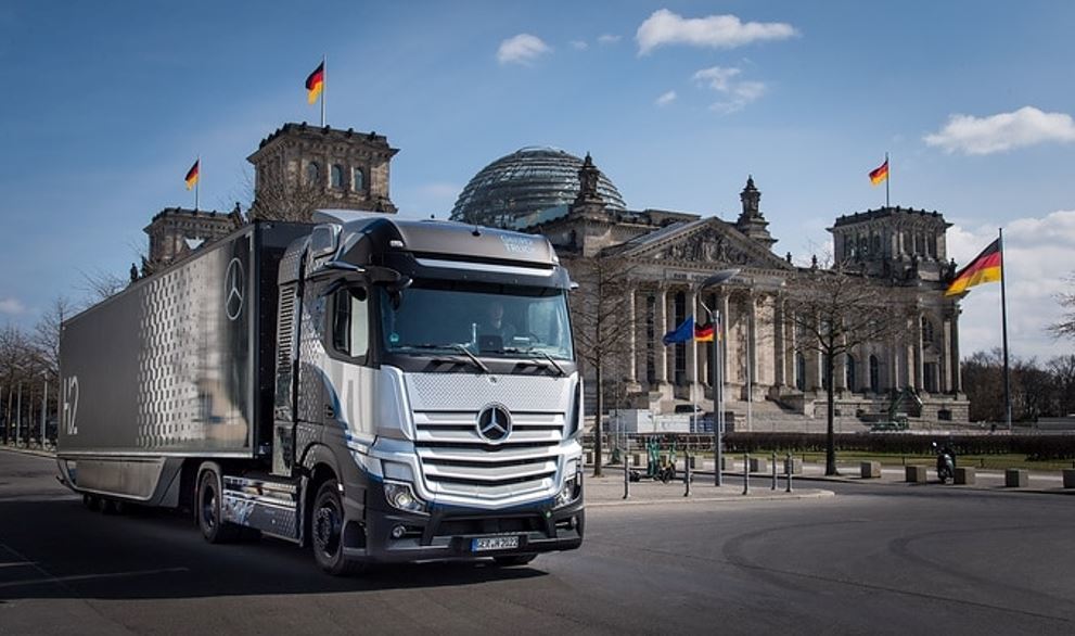 Daimler Truck presenta su camión de hidrógeno y la infraestructura de reabastecimiento